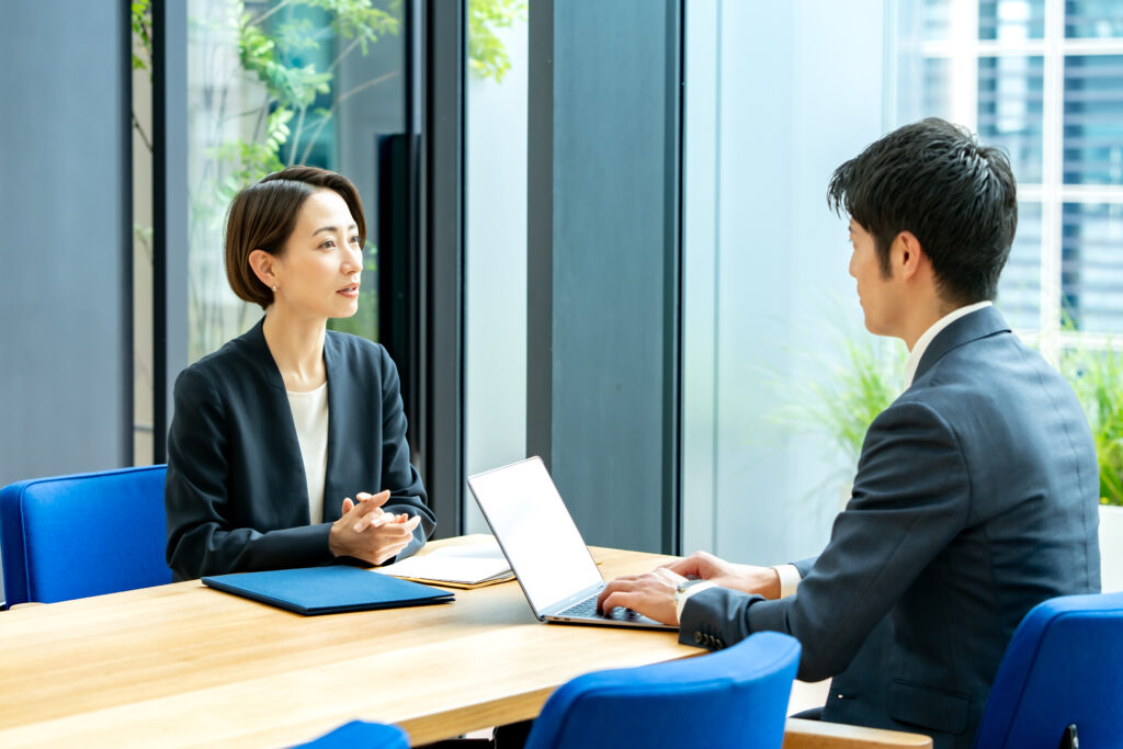 マネーフォワードへの会計ソフト変更に関し相談を行っている